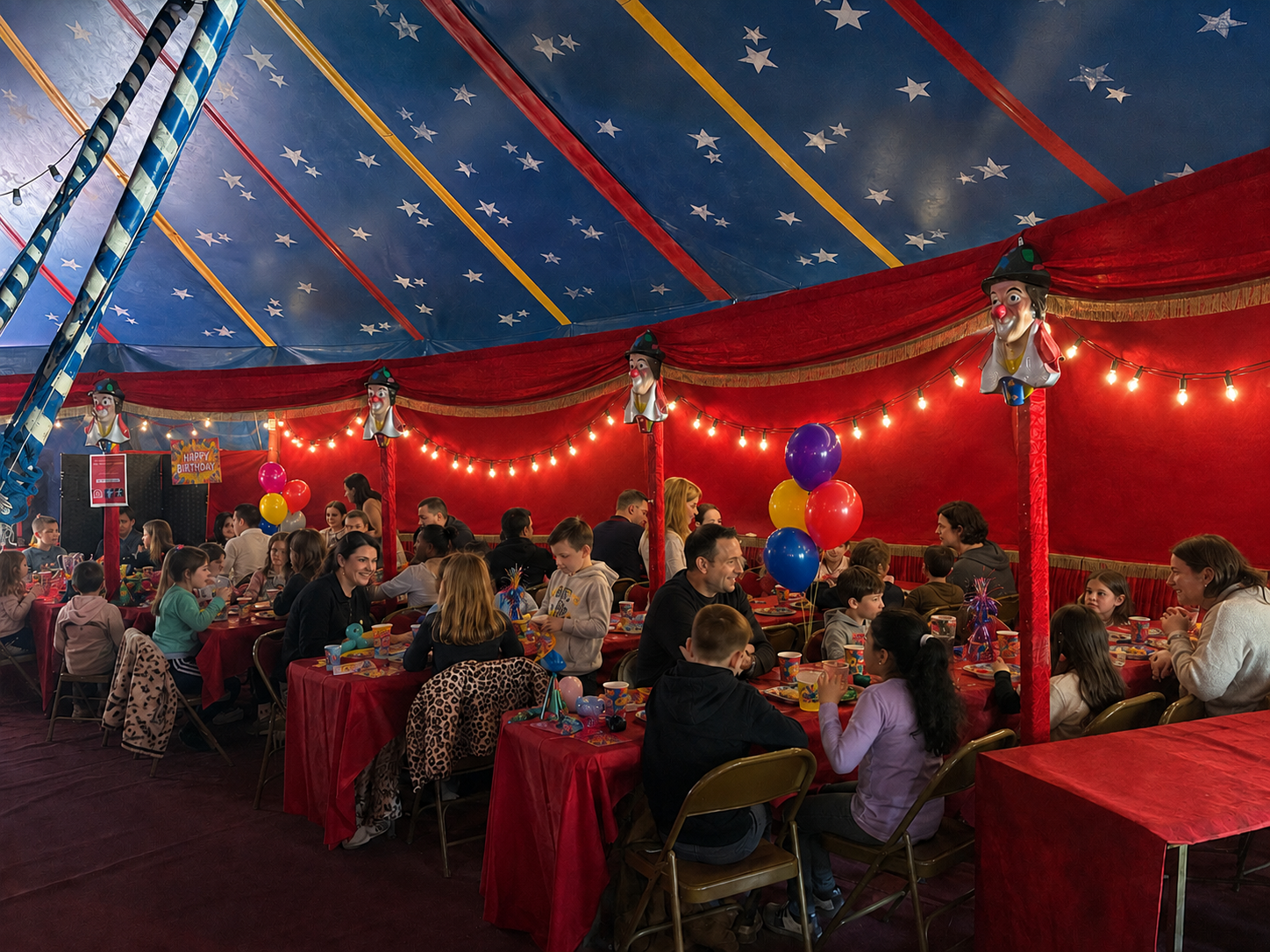 Enfants participant à un atelier de cirque à l'Espace Franconi